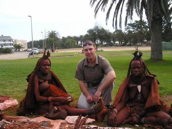 Жениться не рискнул.В Намибии можно иметь несколько жен, хотя страна Христианская.