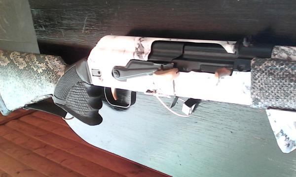 А потом понеслось: опилил курок с затвором, приляпал новые ручки, накладку на предохранитель.